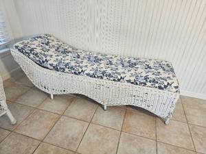 lot 6 image: Bar Harbour Vintage Wicker Chaise Lounge