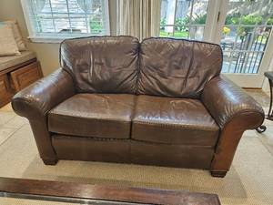 lot 4 image: Whittmore Sherril Deep Brown Leather Loveseat