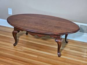 lot 36 image: Walnut Queen Anne Cocktail Table
