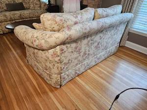 lot 17 image: Floral Ethan Allen Rolled Arm Kidney Sofa, B
