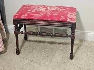 lot 38 image: Victorian Bedroom Vanity Stool
