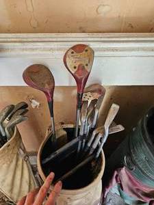 lot 100 image: Retro & Vintage Golf Clubs