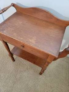 lot 43 image: Charming Vintage Pine Washstand Table