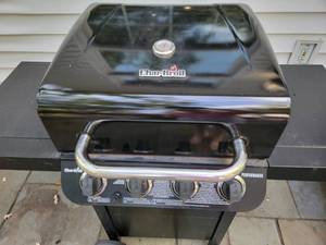 lot 70 image: Char-Broil Performance Propane Gas Grill