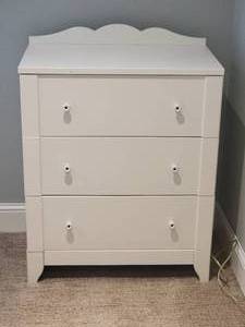 lot 47B image: Charming American Provincial Three-Drawer Dresser - White