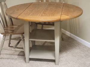 lot 44 image: Rustic Farmhouse Breakfast Dining Set with Drop Leaf Table