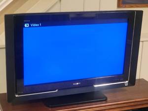 lot 102 image: Sony 32 Bravia 720p LCD TV - KDL-32NL140