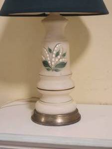 lot 108 image: Vintage Handpainted Floral Glass Lamp