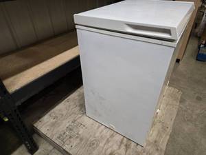 Holiday 5.0 cu ft household freezer - white