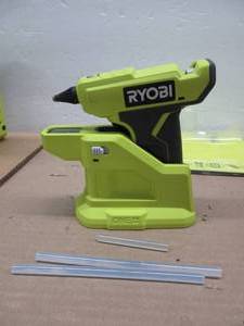 lot 32 image: Ryobi 18V Cordless Compact Glue Gun (only 2.5 glue sticks) TOOL ONLY, USED, TESTED, WORKS