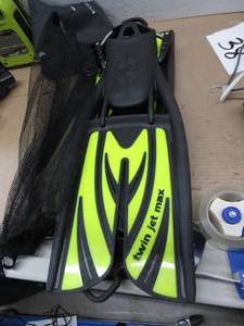 lot 39 image: SCUBAPRO TWIN JET MAX LARGE YELLOWBLACK USED, GOOD CONDITION