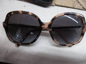lot 51 image: Michael Kors MK2024-316213 Sunglasses ADRIANNA II PINK TORTOISE wLIGHT GREY GRADIENT 57mm USED