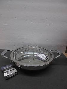 lot 57 image: David Burke Splendor Series Heavy Gauge Stainless Steel 9.5 Everyday pan with Lid SCRATCHES ON BOTTOM, NO BOX, NEW