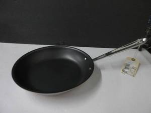 lot 90 image: All-Clad Copper Core 5-Ply Stainless Steel Fry Pan 10 Inch Induction Oven Broiler Safe 600F Pots and Pans, Cookware Silver NO BOX, LIKE NEW, HAS CHIP ON BACK AND SCRACHED