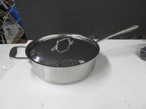 lot 143 image: ALL-CLAD 5QT BRUSHED SAUTE SAUCE PAN SILVER NO ORIGINAL BOX, NEW
