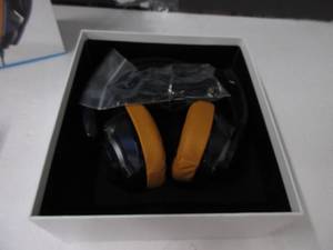 lot 145 image: EPOS I Sennheiser GSP 602  Wired Closed Acoustic Gaming Headset, Noise-Cancelling Microphone, Adjustable Headband with Customizable Contact Pressure, Volume Control, for PC  Mac  Xbox  PS4, Pro TURNS ON, SLIGHTLY USED
