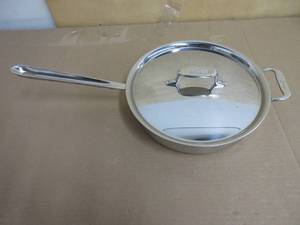 lot 152 image: All-Clad D3 3-Ply Stainless Steel Saut Pan 3 Quart Induction Oven Broiler Safe 600F Pots and Pans, Cookware - Slightly Scratched