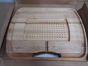 lot 156 image: John Boos Boos Block Large Reversible Wood Carving Board with Juice Groove and Stainless Steel Tray, 2.25-Inch Thickness, 24 x 18 x 2 14, Maple - Slight Crack.