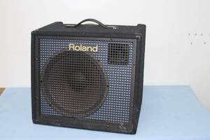 lot 10 image: Roland KC-500 150-Watt Hi-Fi Audio Stereo Mixing Keyboard Amplifier