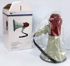 lot 36 image: Voice Talking & Siren Alert Megaphone, MC Electronics # PGM25 New In Box, Measure 9 X 15