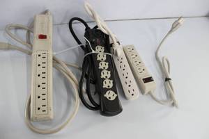 lot 121 image: Lot Of 4 Surge protector Power Cords