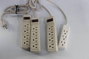 lot 122 image: Lot Of 4 Surge protector Power Cords