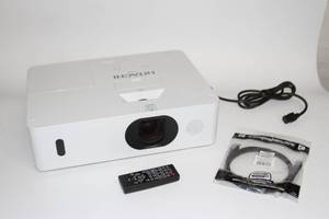 lot 132 image: Hitachi CP-WU5505 WUXGA 5000-Lumen HD Home Theater LCD Projector  Projection System