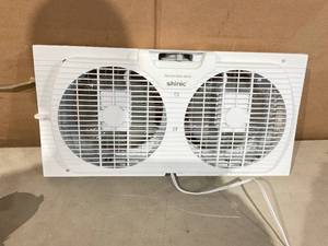 lot 358 image: Shinic 9 3-Speed Twin Window Fan with Removable Bug Screen