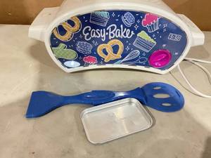 lot 359 image: Easy Bake Oven Gift Set with Baking Accessories