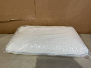 lot 370 image: Sertapedic Thermagel Memory Foam Pillow, Standard