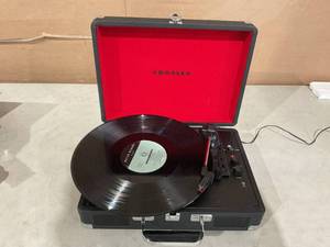 lot 286 image: Crosley Cruiser Premier Vinyl Record Player with Speakers and Wireless Bluetooth