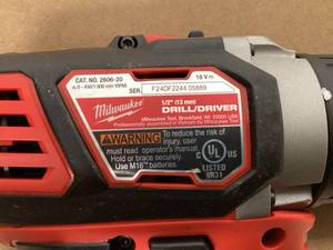 lot 679 image: LOT OF 2 Milwaukee Cordless DrillDriver 2606-20