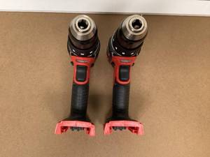 lot 680 image: LOT OF 2 Milwaukee Cordless DrillDriver 2606-20