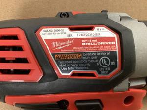 lot 682 image: LOT OF 2 Milwaukee Cordless DrillDriver 2606-20