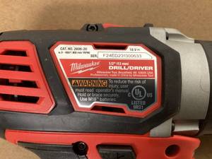 lot 688 image: LOT OF 2 Milwaukee Cordless DrillDriver 2606-20