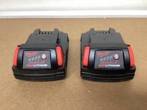 lot 571 image: LOT OF 2 Milwaukee 48-11-1820 M18 18V REDLITHIUM 2.0 Compact Battery