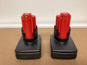 lot 572 image: LOT OF 2 Milwaukee M12 XC High Capacity 3.0 AH REDLITHIUM Battery (48-11-2402)
