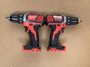 lot 576 image: LOT OF 2 Milwaukee Cordless DrillDriver