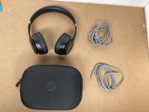 lot 64 image: Solo 4 - Wireless Bluetooth On-Ear Headphones, Apple & Android Compatible, Beats Up to 50 Hours of Battery Life