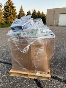 lot 461 image: Wholesale Pallet of Assorted Miscellaneous Items