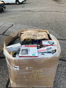 lot 777 image: Wholesale Pallet of Assorted Miscellaneous Items