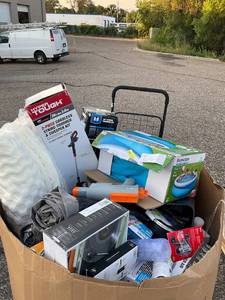 lot 782 image: Wholesale Pallet of Assorted Miscellaneous Items