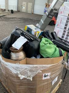 lot 783 image: Wholesale Pallet of Assorted Miscellaneous Items