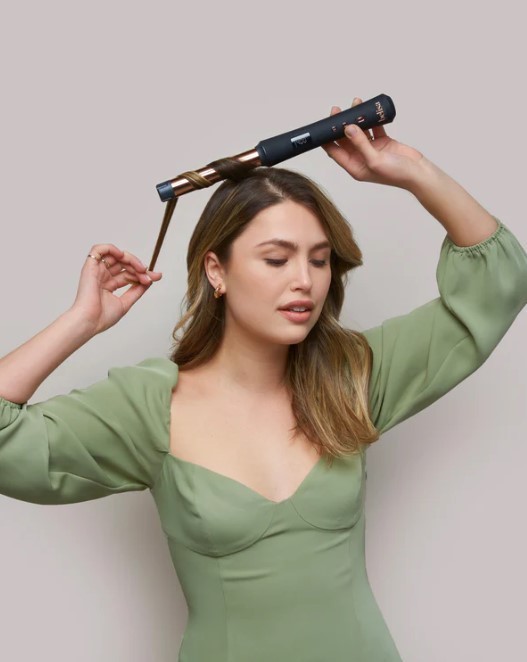lot 713 image: Belisa by Lunata Cordless 1 Curling Wand - Black