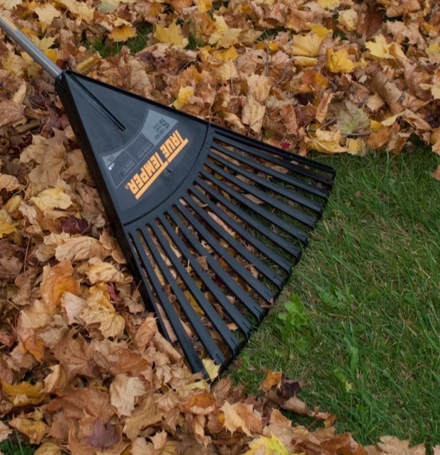 lot 158 image: NEW True Temper Clog Free 30-in Lawn and Leaf Rake with Wooden Handle and Rubber Grip