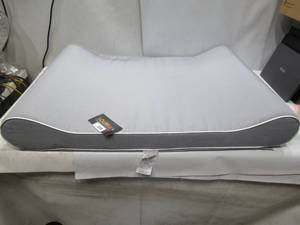 lot 328 image: NEW Solartec Waterproof Bumper Chaise Pet Bed - Gray