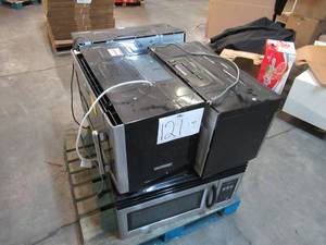 lot 121 image: Pallet of Store Overstock Store and Ecommerce Product and Returns - Microwaves