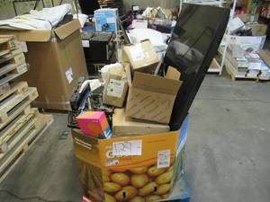 lot 129 image: Pallet of Store Overstock Store and Ecommerce Product and Returns