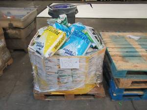 lot 138 image: Pallet of 1645 lbs of Miscellaneous Diamond Crystal Water Softener Salts