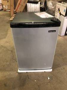 Magic Chef 2.6 cu. ft. Mini Fridge in Stainless Look  Customer Returns See Pictures